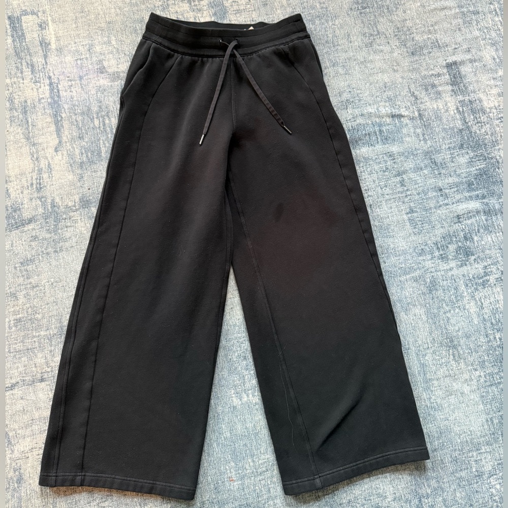 Lululemon Scuba Mid-Rise Wide Leg Pant *Short